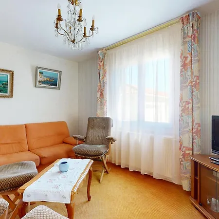 2 Bedroom Beautiful In בית נופש רויאן
