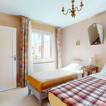 בית נופש 2 Bedroom Beautiful In