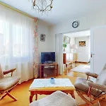 2 Bedroom Beach Front Home In Royan Hébergement de vacances *