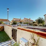 Hébergement de vacances 2 Bedroom Beach Front Home In Royan