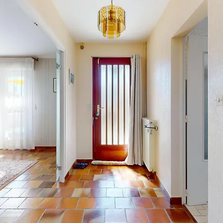 Prázdninový dům 2 Bedroom Beautiful In Royan