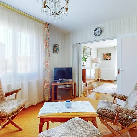 2 Bedroom Beautiful In Prázdninový dům *