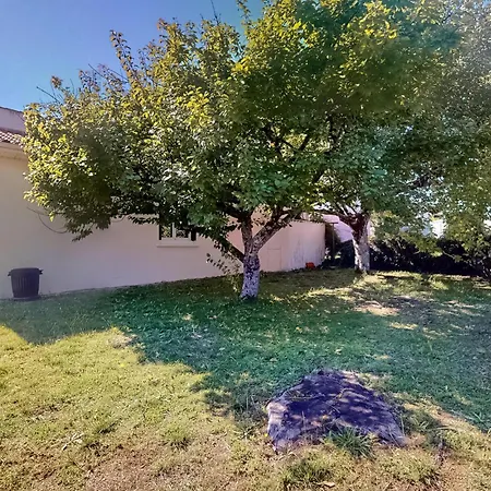 Prázdninový dům 2 Bedroom Cozy In *