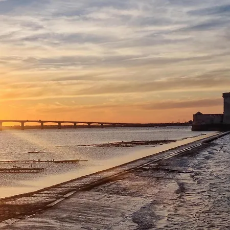 2 Bedroom Cozy In Сasa de vacaciones *