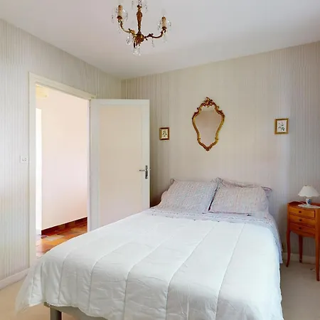 2 Bedroom Cozy In Prázdninový dům