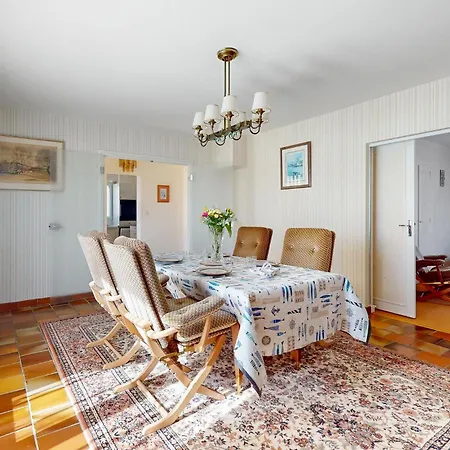 Сasa de vacaciones 2 Bedroom Cozy In *