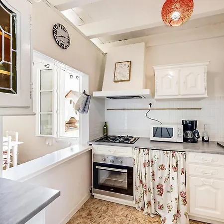 2 Bedroom Cozy In Holiday home Oradour-Fanais