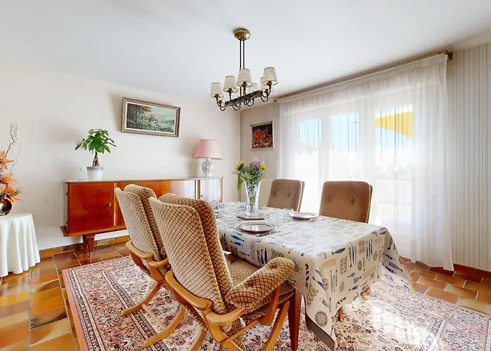 2 Bedroom Cozy In